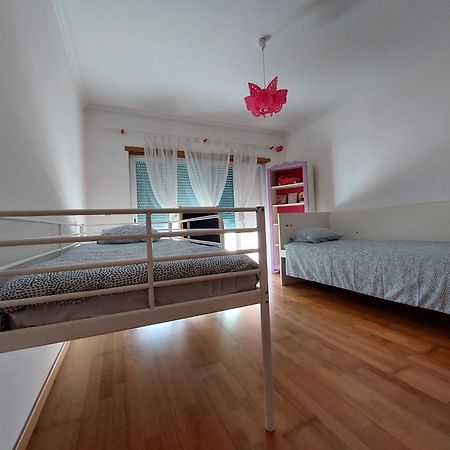 Вилла A Family House In Santa Cruz, Torres Vedras Силвейра Экстерьер фото