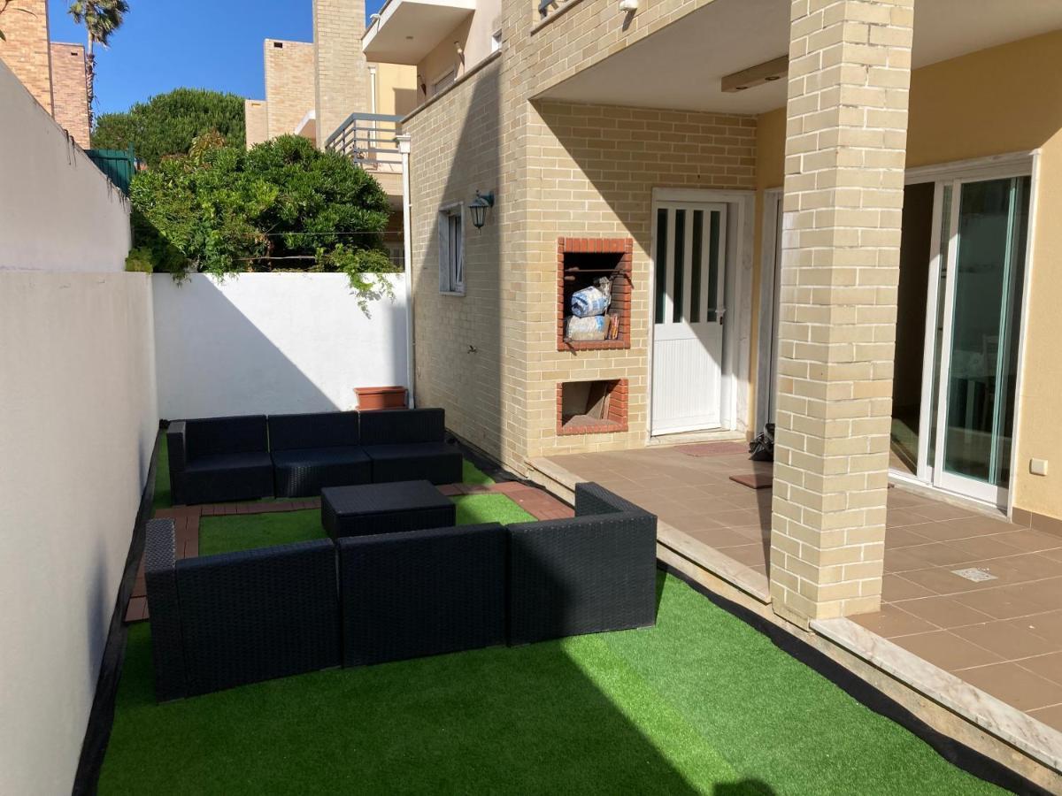 Вилла A Family House In Santa Cruz, Torres Vedras Силвейра Экстерьер фото